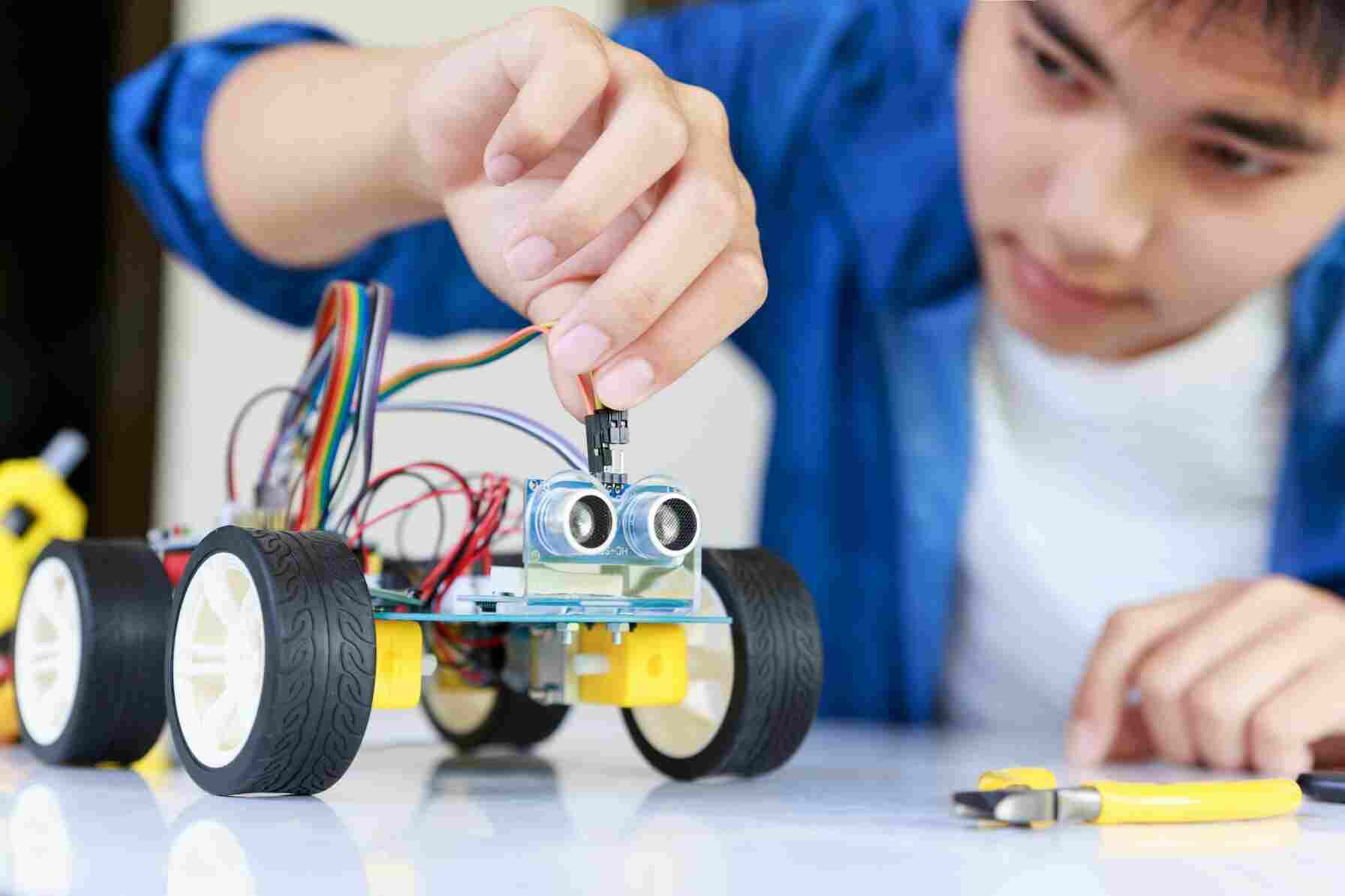 Kid-creating-machine-robot-min